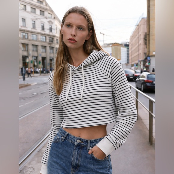 Striped Cropped Hoodie - Black and White - Picture 12 of 12